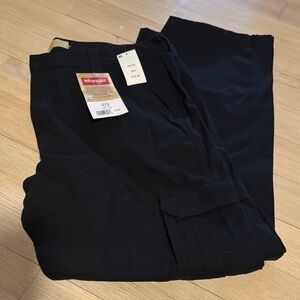 Wrangler Black Cargo Pants with Modern Appeal